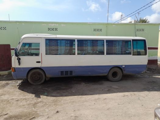 Bus Toyota Coaster en bon état