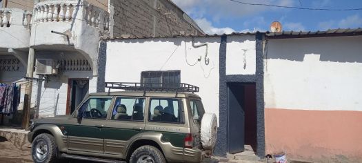 Maison à louer à Djabal, 3 chambres, véranda en bon état