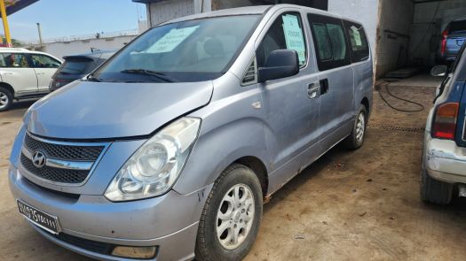 Hyundai Starex 2011 Diesel 5 places en bon état