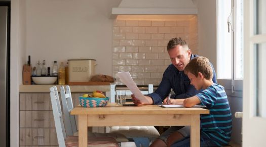 Tutoring classes in French and English for primary school students at home.