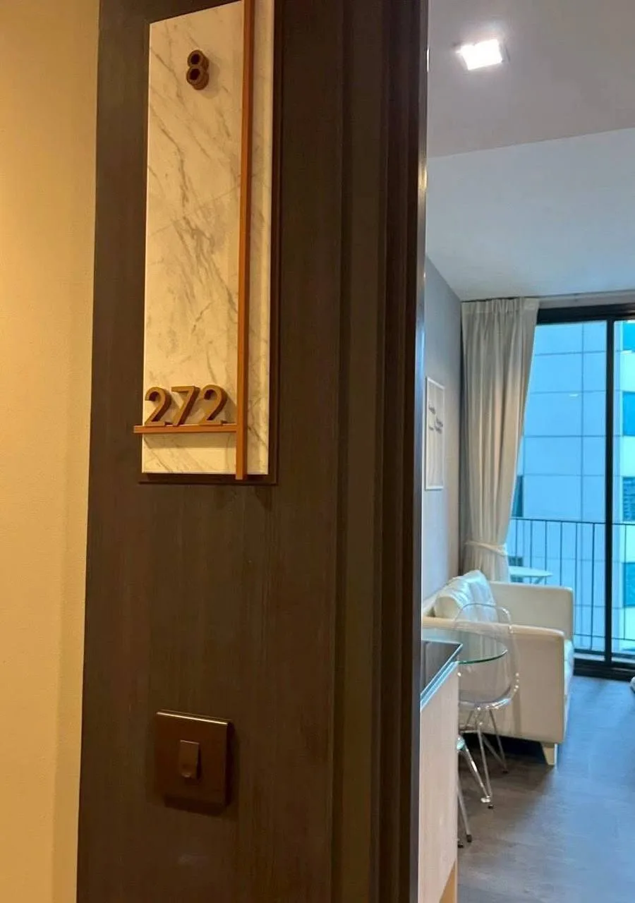 1 bedroom condo for rent in Asok Bangkok - living room view