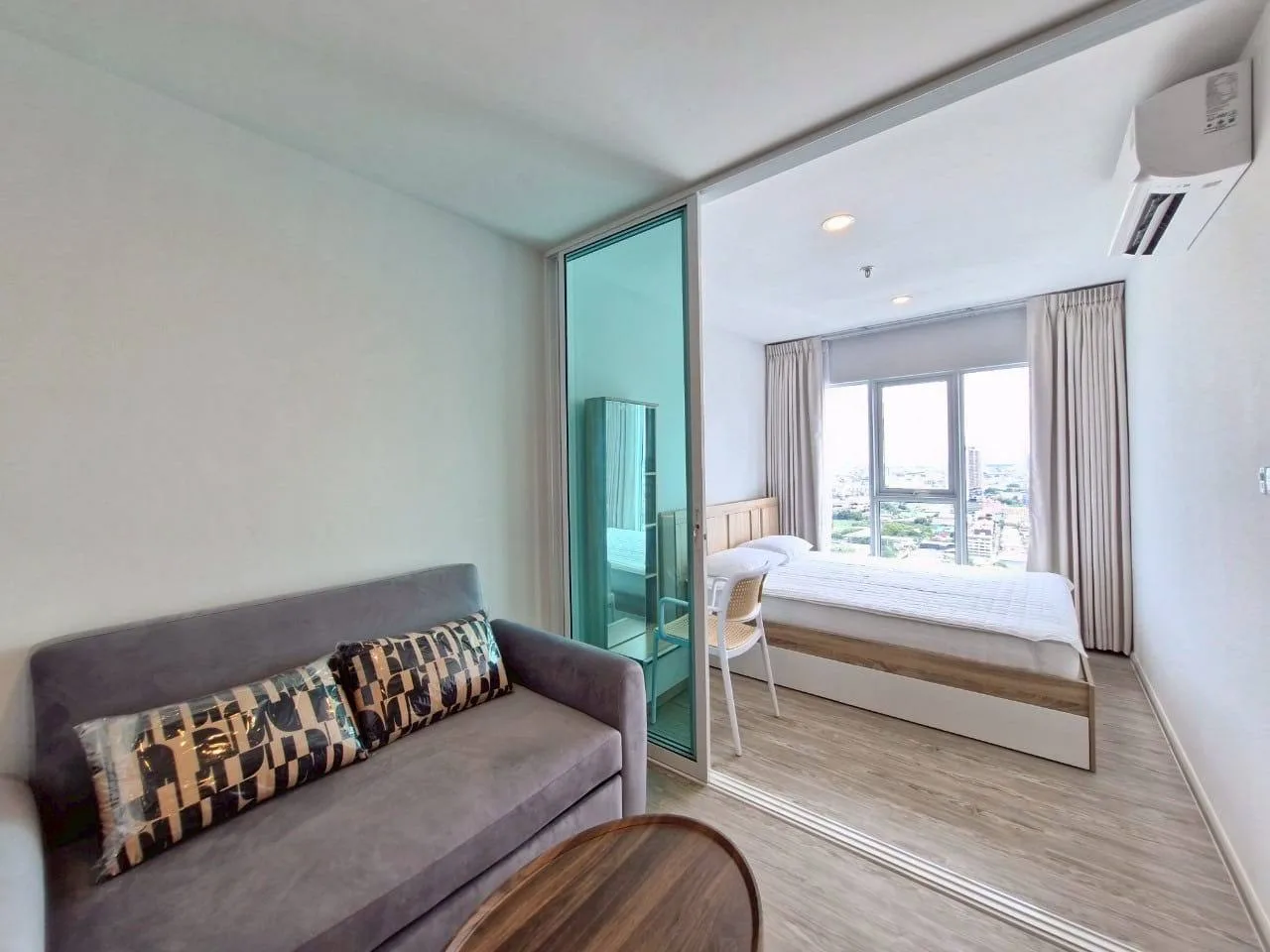 1 bedroom condo for rent in Bang Na Bangkok - balcony perspective