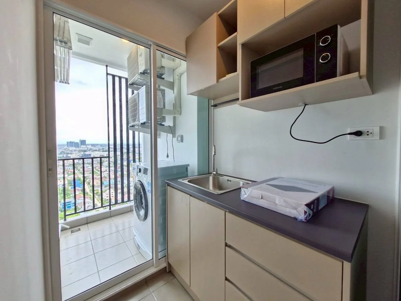 1 bedroom condo for rent in Bang Na Bangkok - master bedroom interior