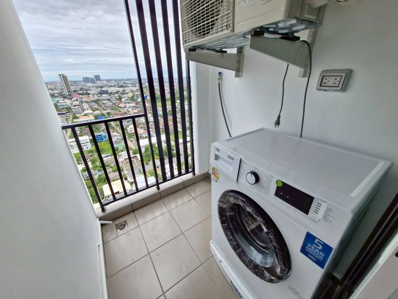 1 bedroom condo for rent in Bang Na Bangkok - master bedroom interior