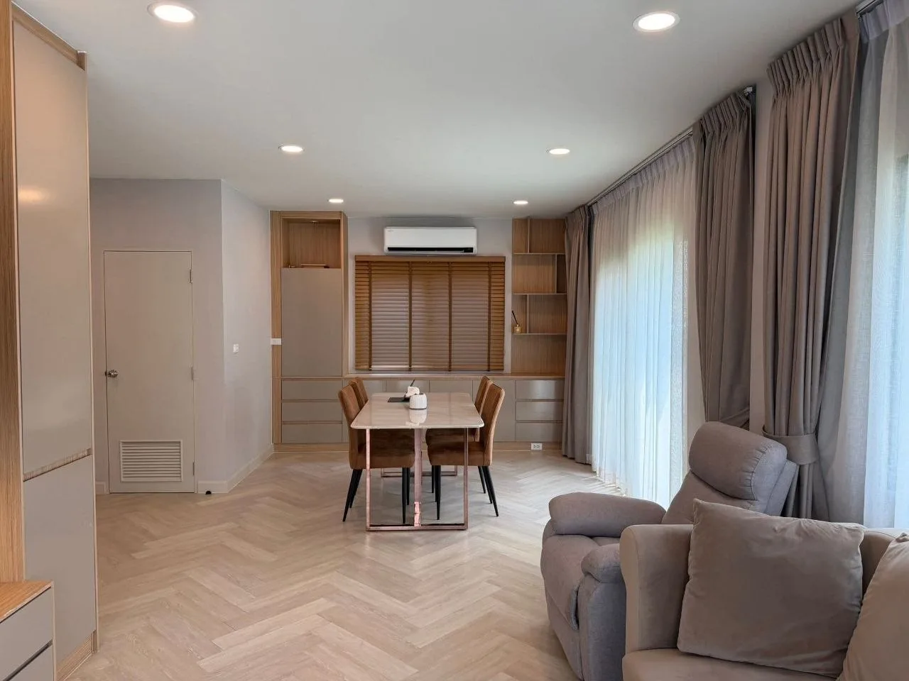 3 bedroom house for rent in Bang Na Bangkok - swimming pool and building amenities
