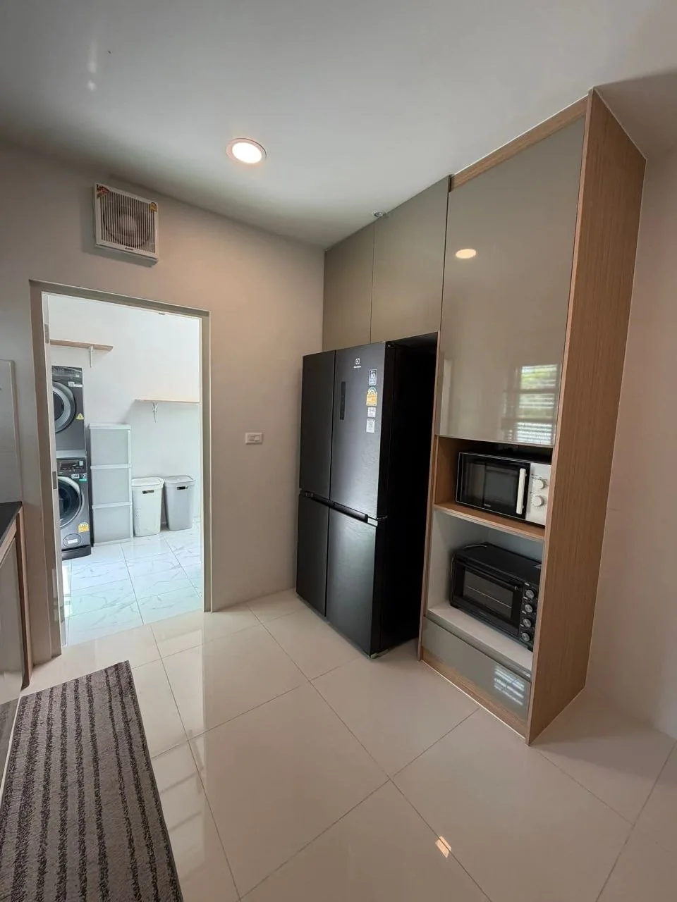 3 bedroom house for rent in Bang Na Bangkok - kitchen and dining area