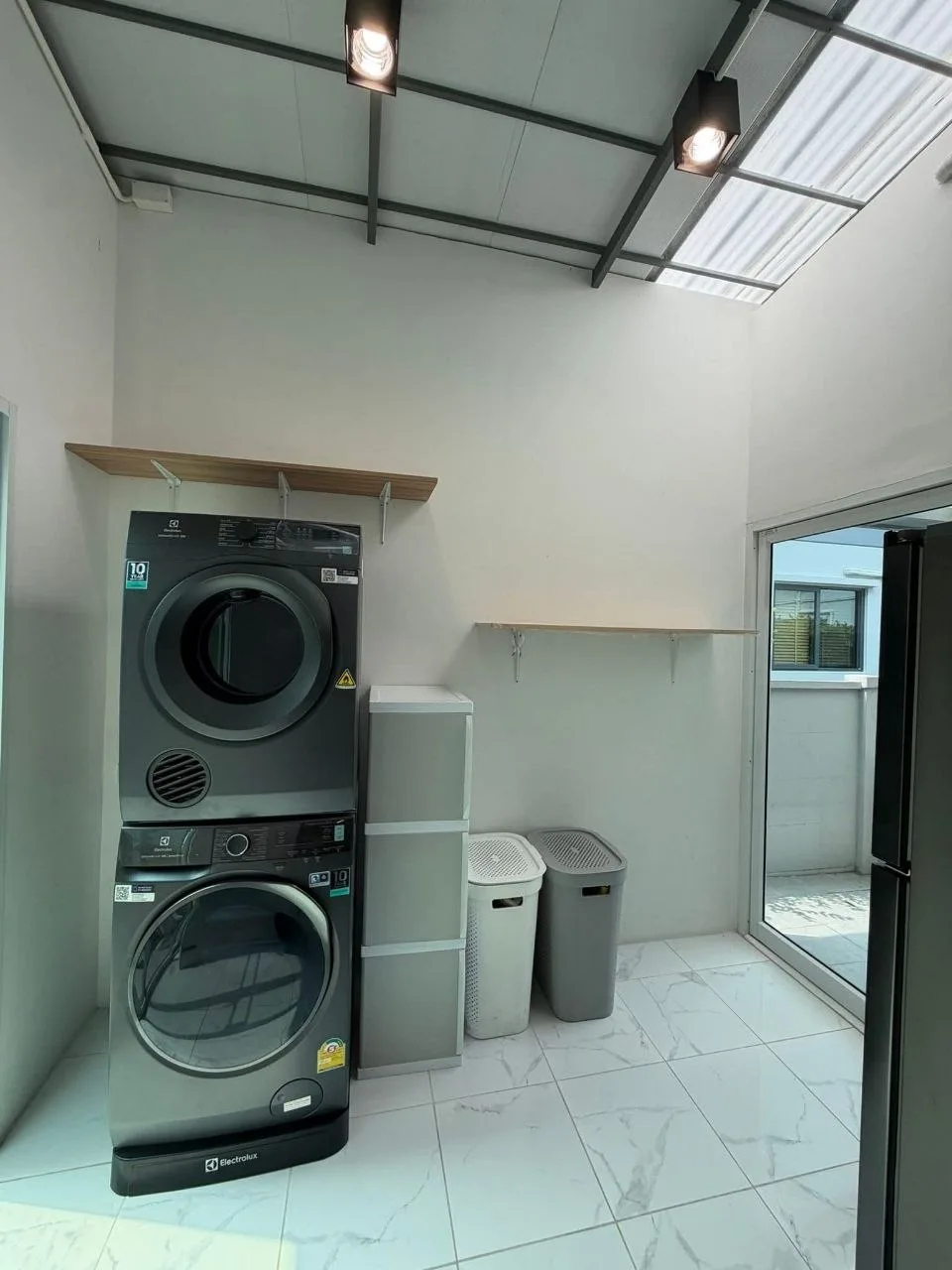 3 bedroom house for rent in Bang Na Bangkok - bathroom and modern finishes