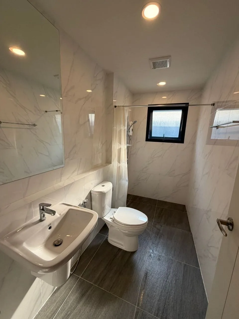 3 bedroom house for rent in Bang Na Bangkok - balcony perspective