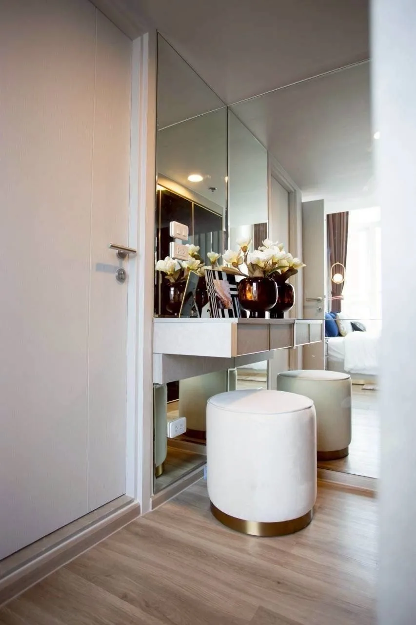 2 bedroom condo for rent in Thong Lo Bangkok - master bedroom interior