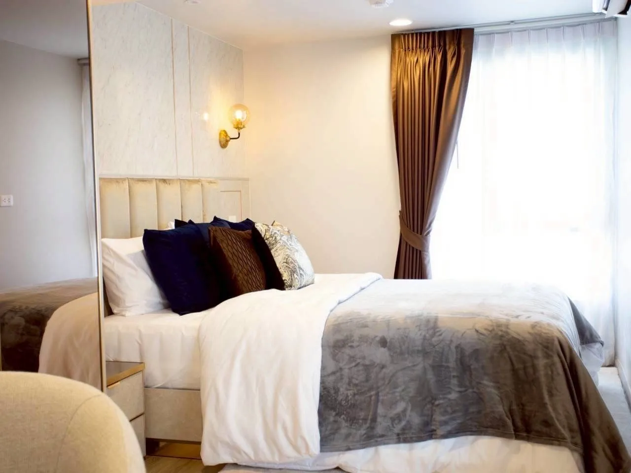 2 bedroom condo for rent in Thong Lo Bangkok - bathroom and modern finishes