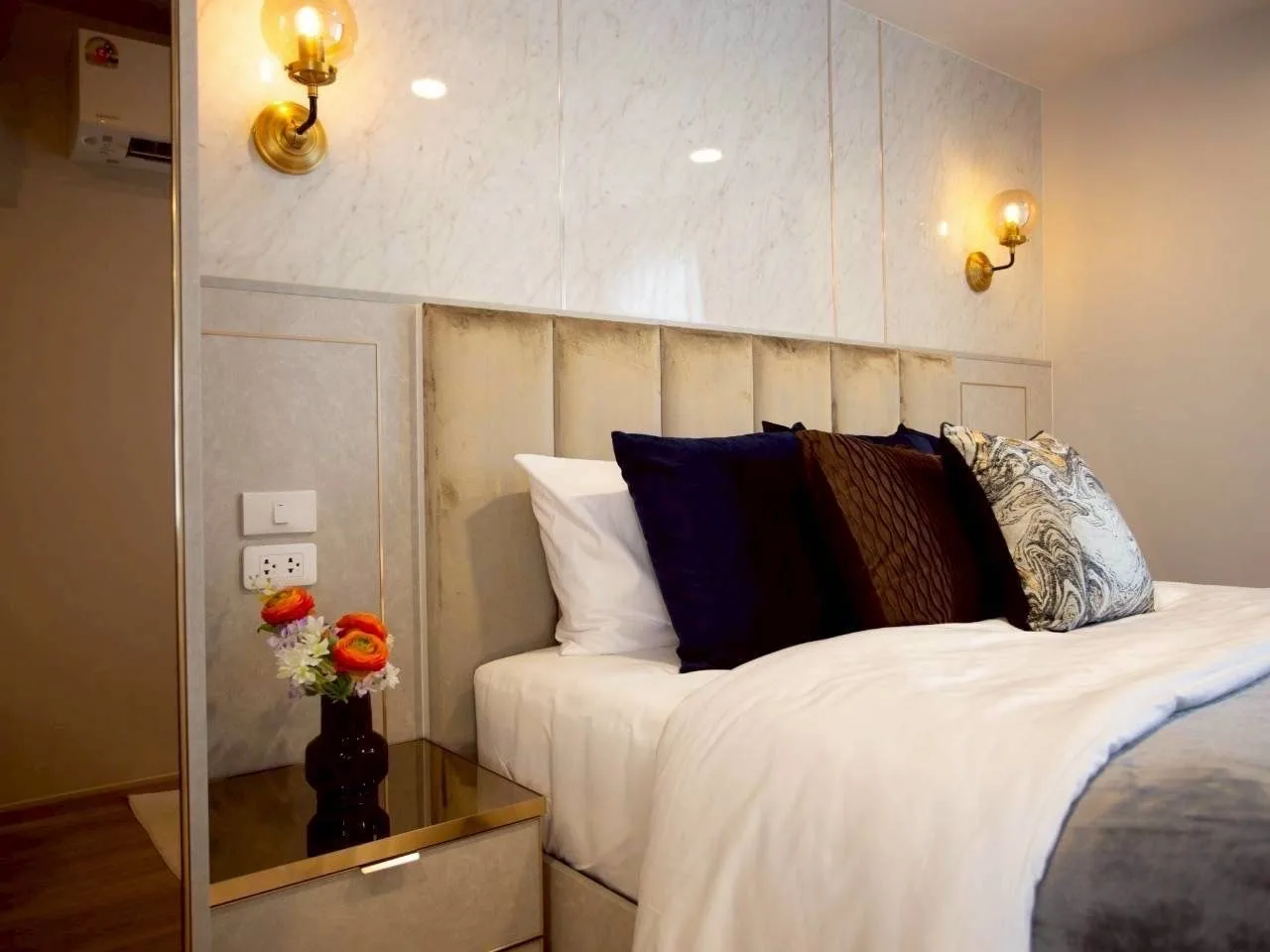 2 bedroom condo for rent in Thong Lo Bangkok - living room view