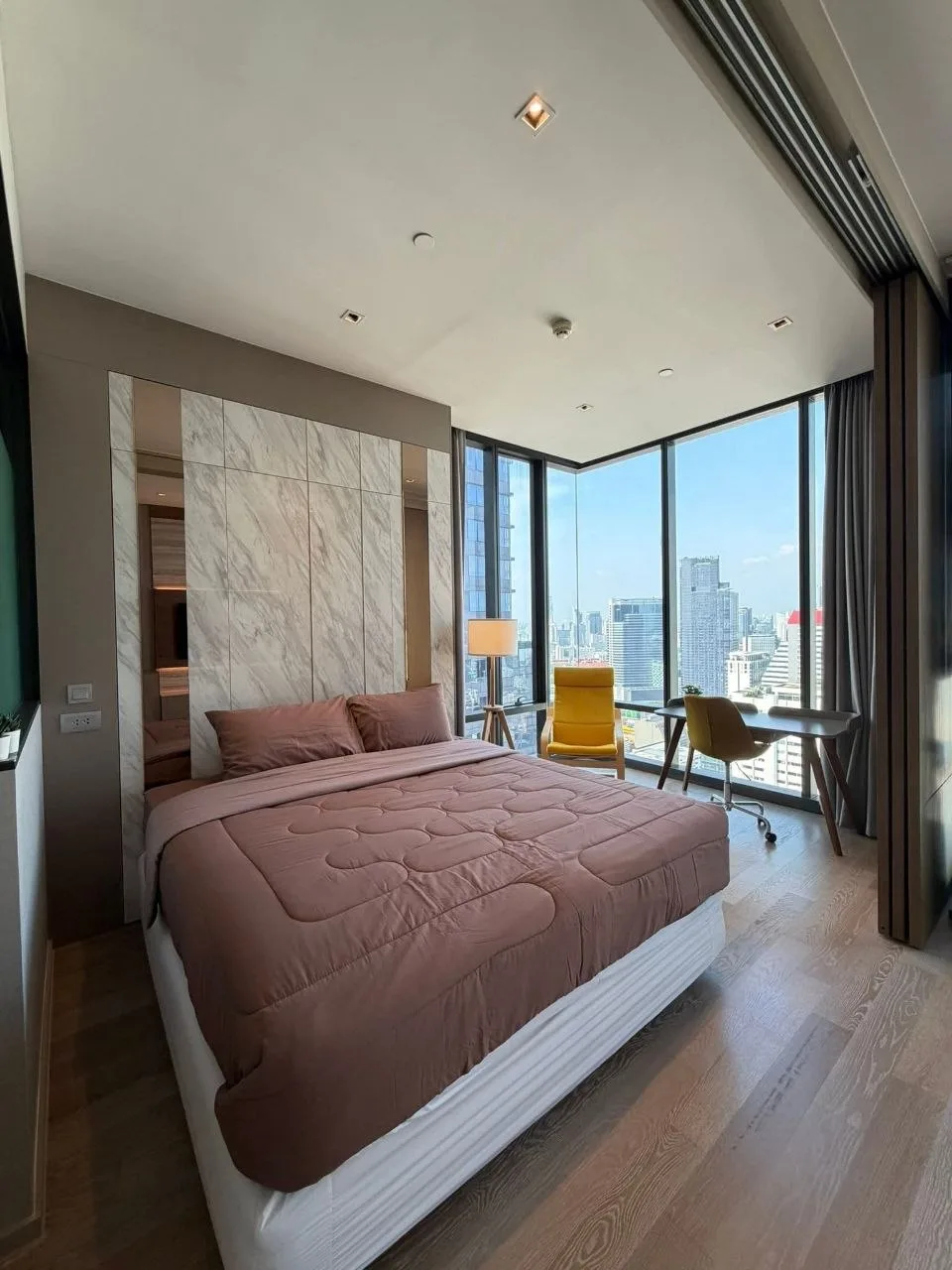 Ashton Silom