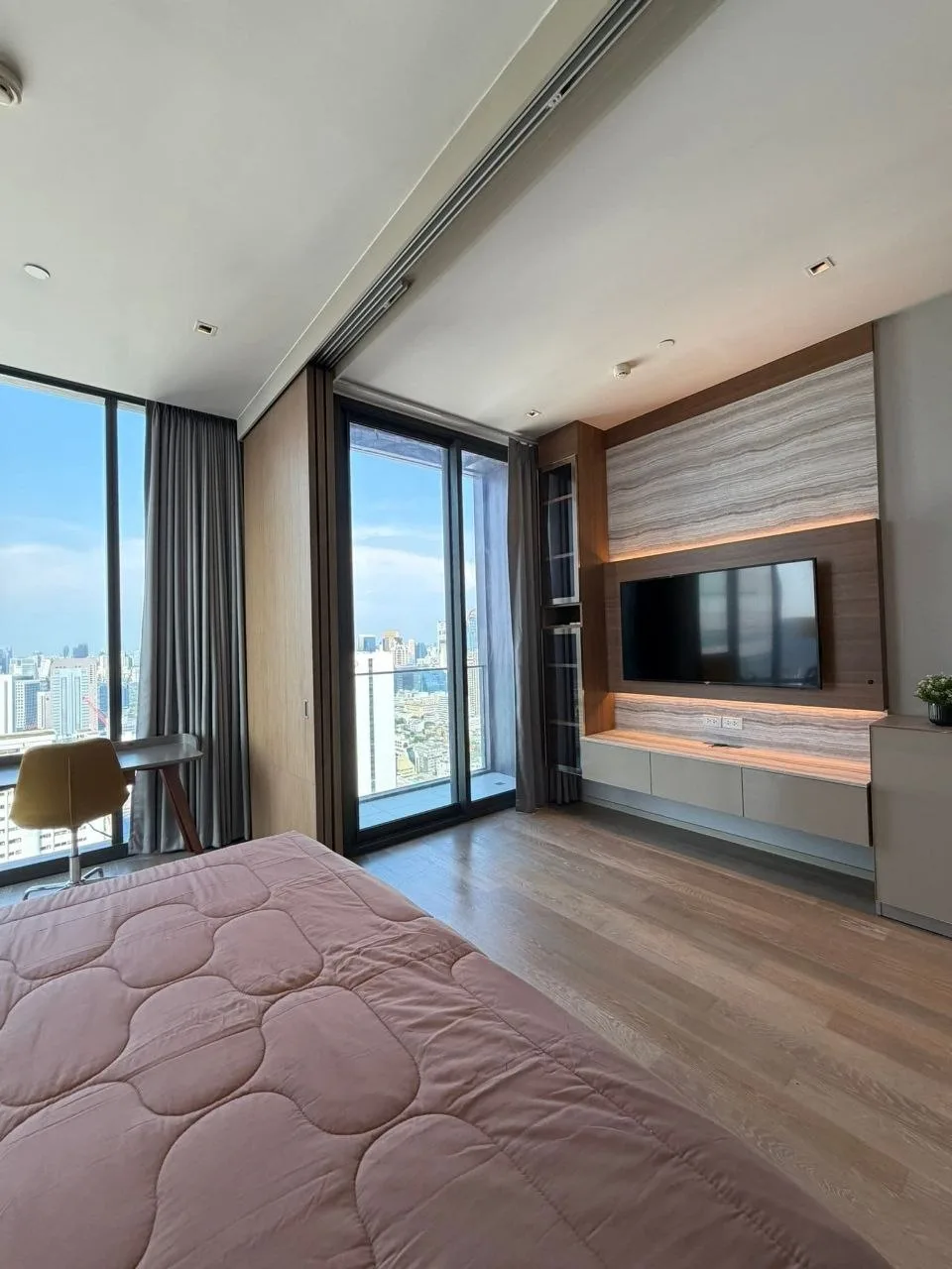 1 bedroom condo for rent in Silom Bangkok - kitchen and dining area