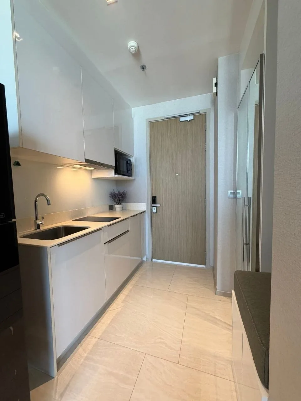 1 bedroom condo for rent in Silom Bangkok - living room view