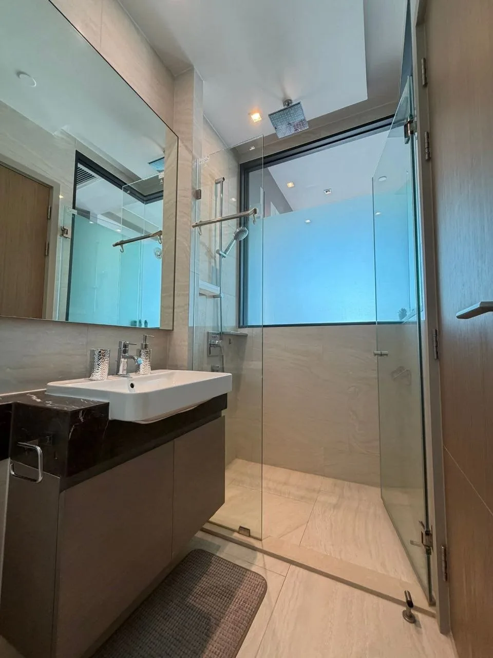 1 bedroom condo for rent in Silom Bangkok - master bedroom interior