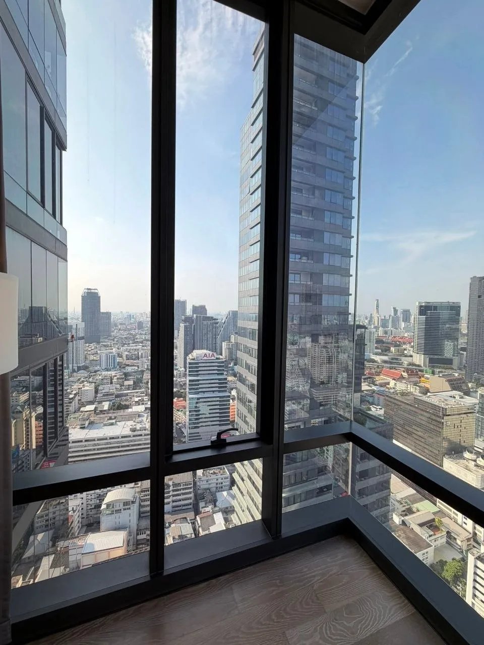 1 bedroom condo for rent in Silom Bangkok - swimming pool and building amenities