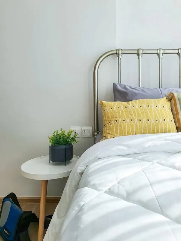 2 bedroom condo for rent in Rama 4 Bangkok - kitchen and dining area