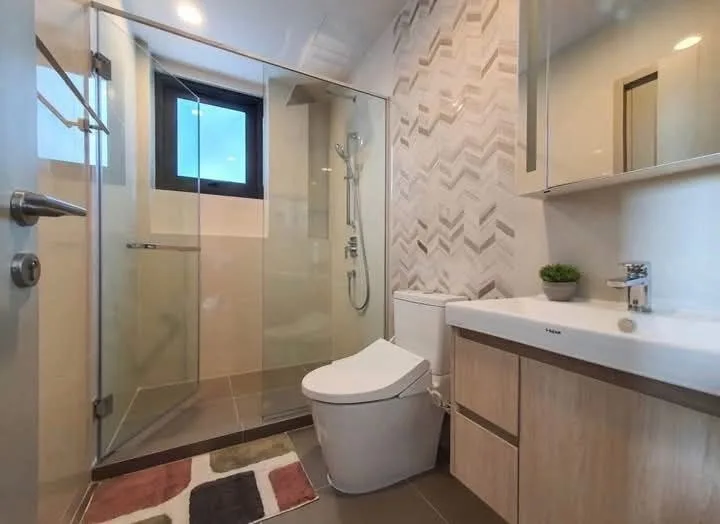 2 bedroom condo for rent in Rama 4 Bangkok - balcony perspective
