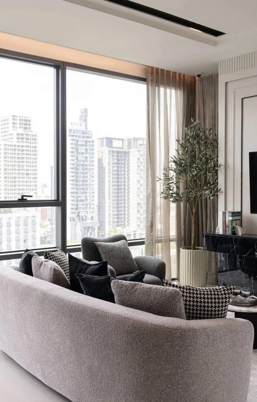 2 bedroom condo for rent in Thong Lo Bangkok - living room view