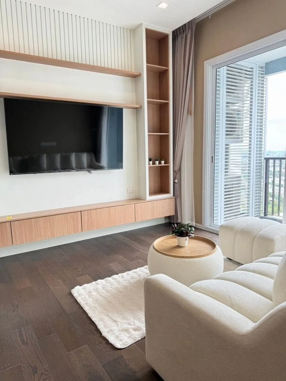 2 bedroom condo for rent in Chatuchak Bangkok - bathroom and modern finishes