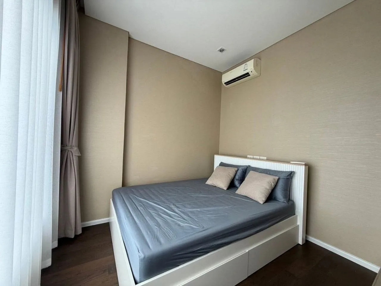 2 bedroom condo for rent in Chatuchak Bangkok - swimming pool and building amenities