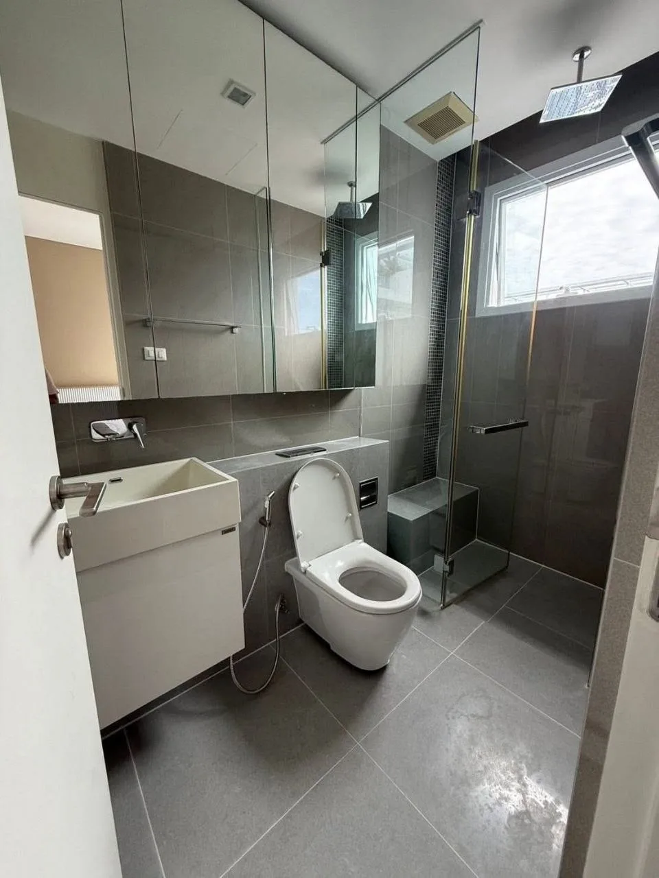 2 bedroom condo for rent in Chatuchak Bangkok - living room view