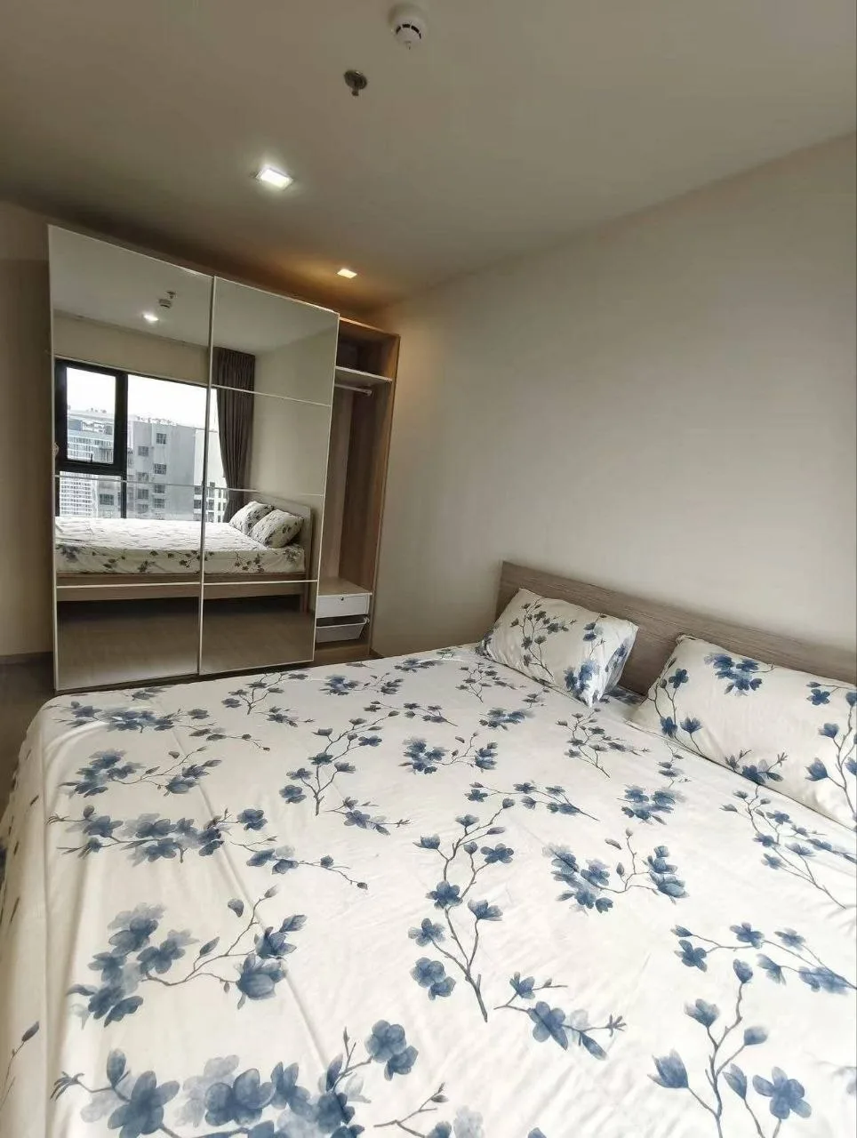 2 bedroom condo for rent in Rama 9 Bangkok - balcony perspective