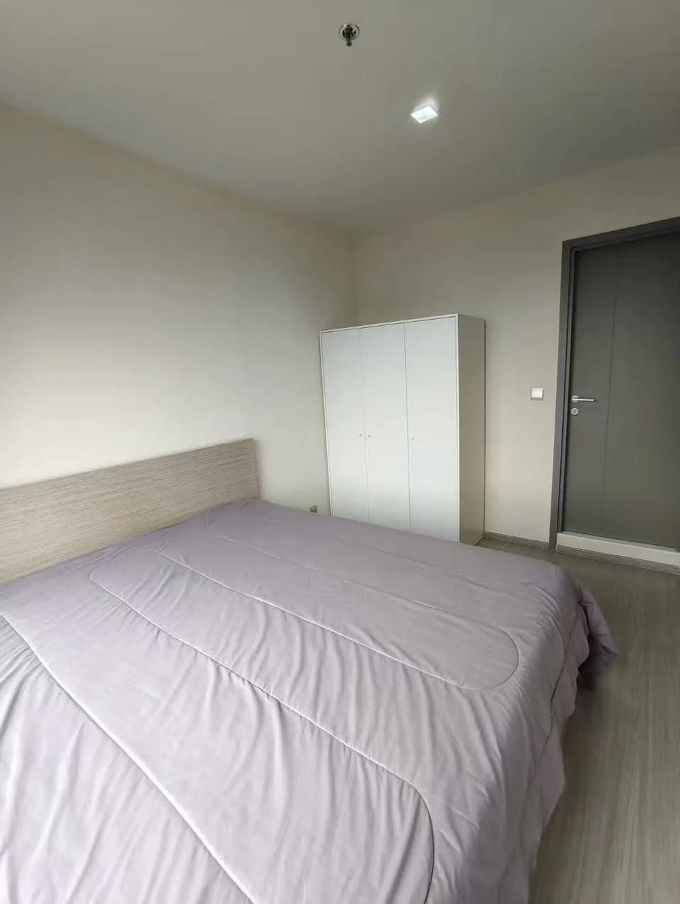 2 bedroom condo for rent in Rama 9 Bangkok - kitchen and dining area