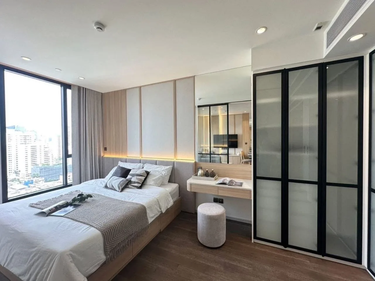 1 bedroom condo for rent in Sukhumvit Bangkok - kitchen and dining area