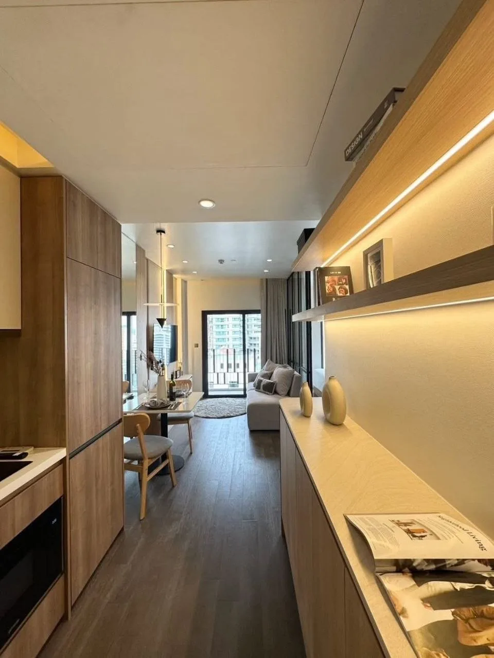 1 bedroom condo for rent in Sukhumvit Bangkok - kitchen and dining area