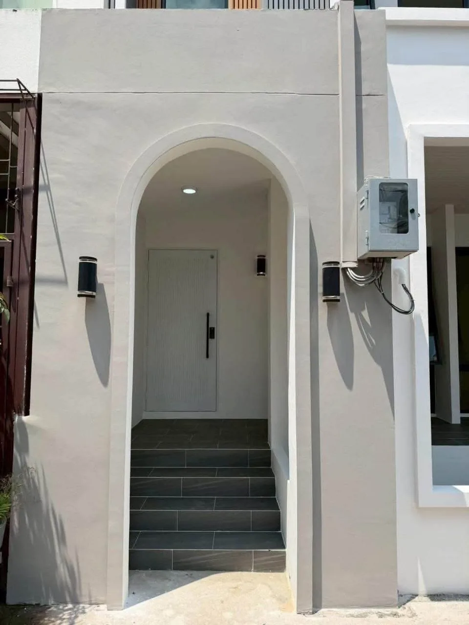 4 bedroom house for sale in Sukhumvit Bangkok - bathroom and modern finishes