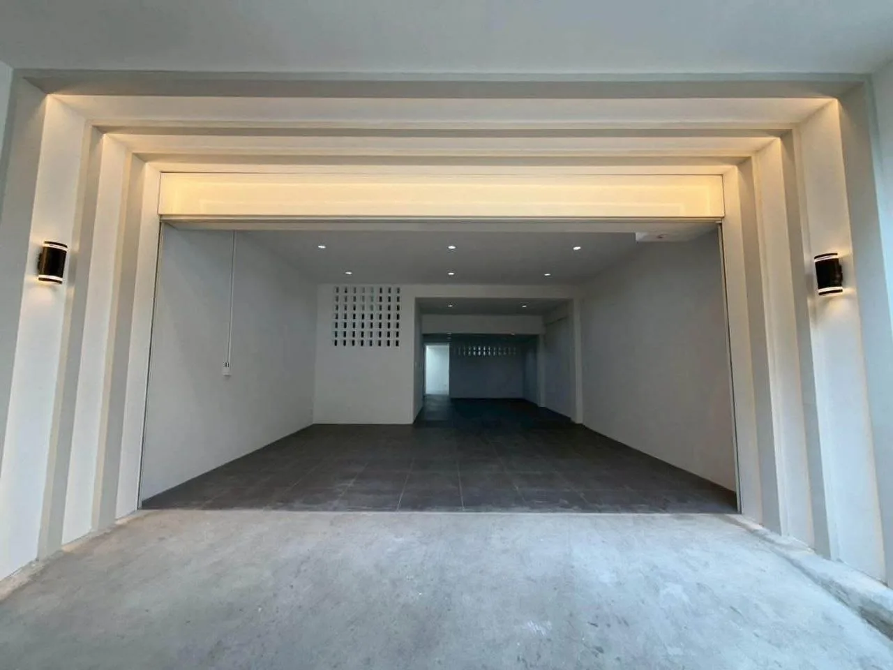 4 bedroom house for sale in Sukhumvit Bangkok - balcony perspective