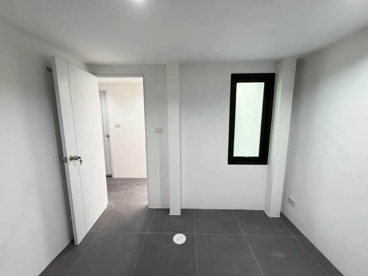 4 bedroom house for sale in Sukhumvit Bangkok - living room view