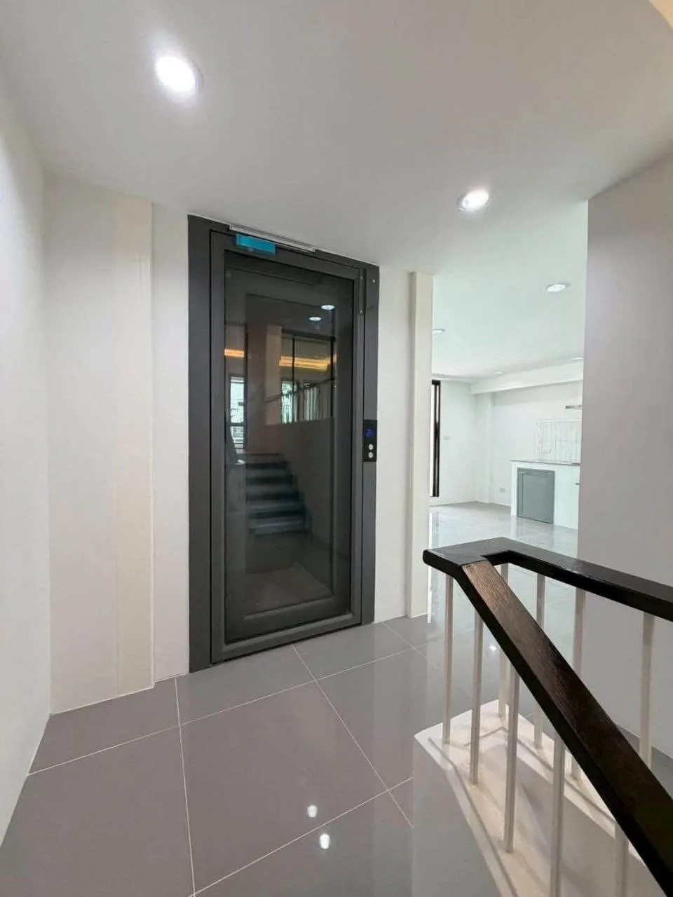 4 bedroom house for sale in Sukhumvit Bangkok - kitchen and dining area