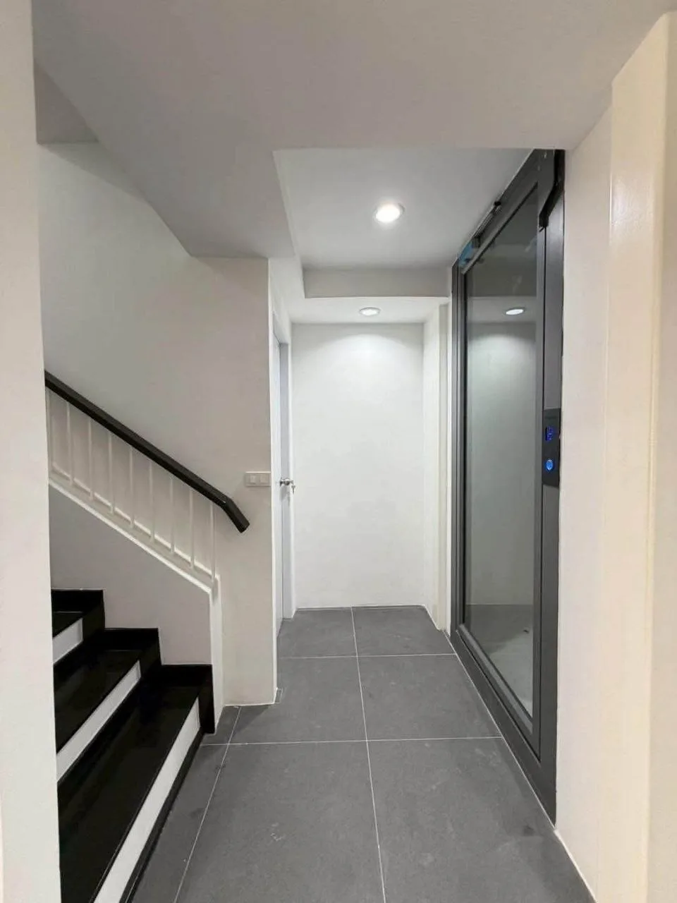 4 bedroom house for sale in Sukhumvit Bangkok - master bedroom interior