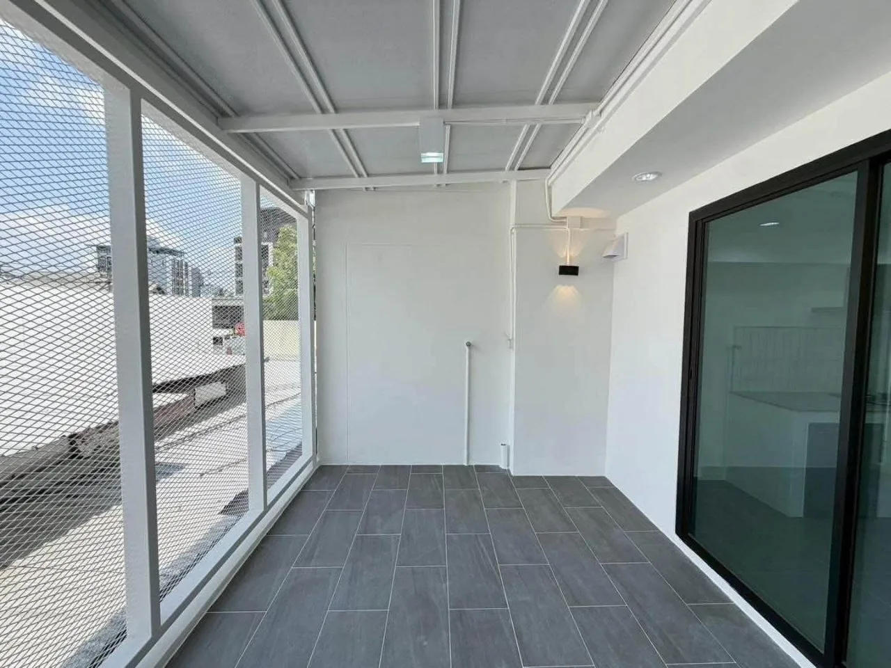 4 bedroom house for sale in Sukhumvit Bangkok - living room view