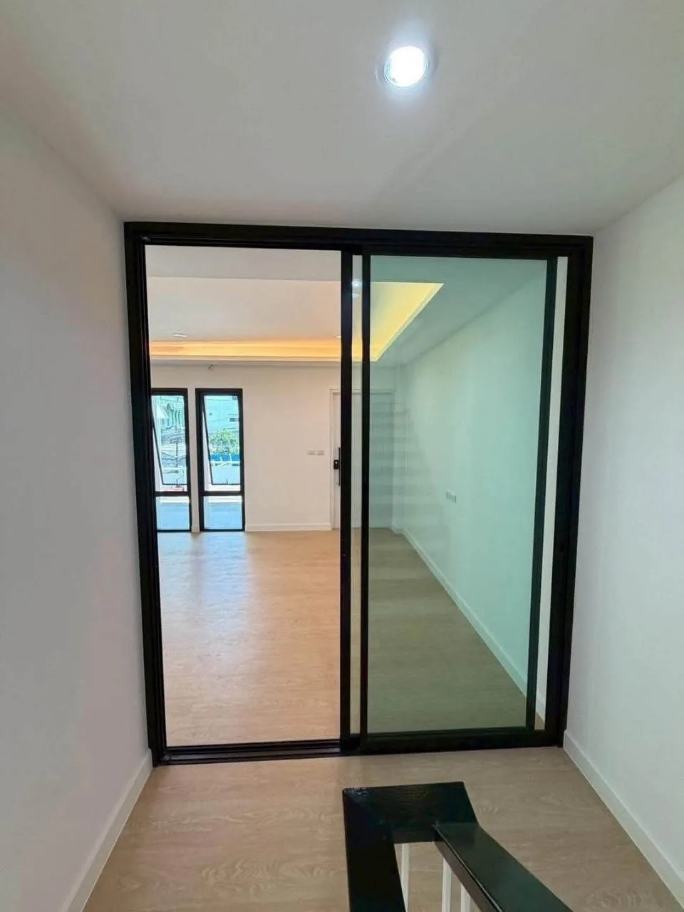 4 bedroom house for sale in Sukhumvit Bangkok - kitchen and dining area