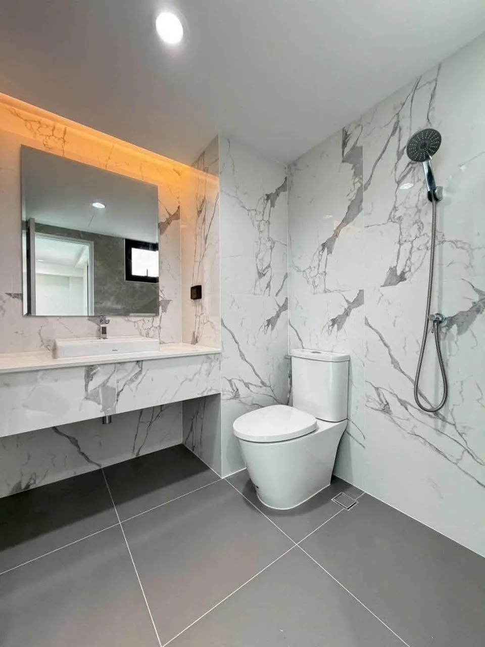 4 bedroom house for sale in Sukhumvit Bangkok - swimming pool and building amenities