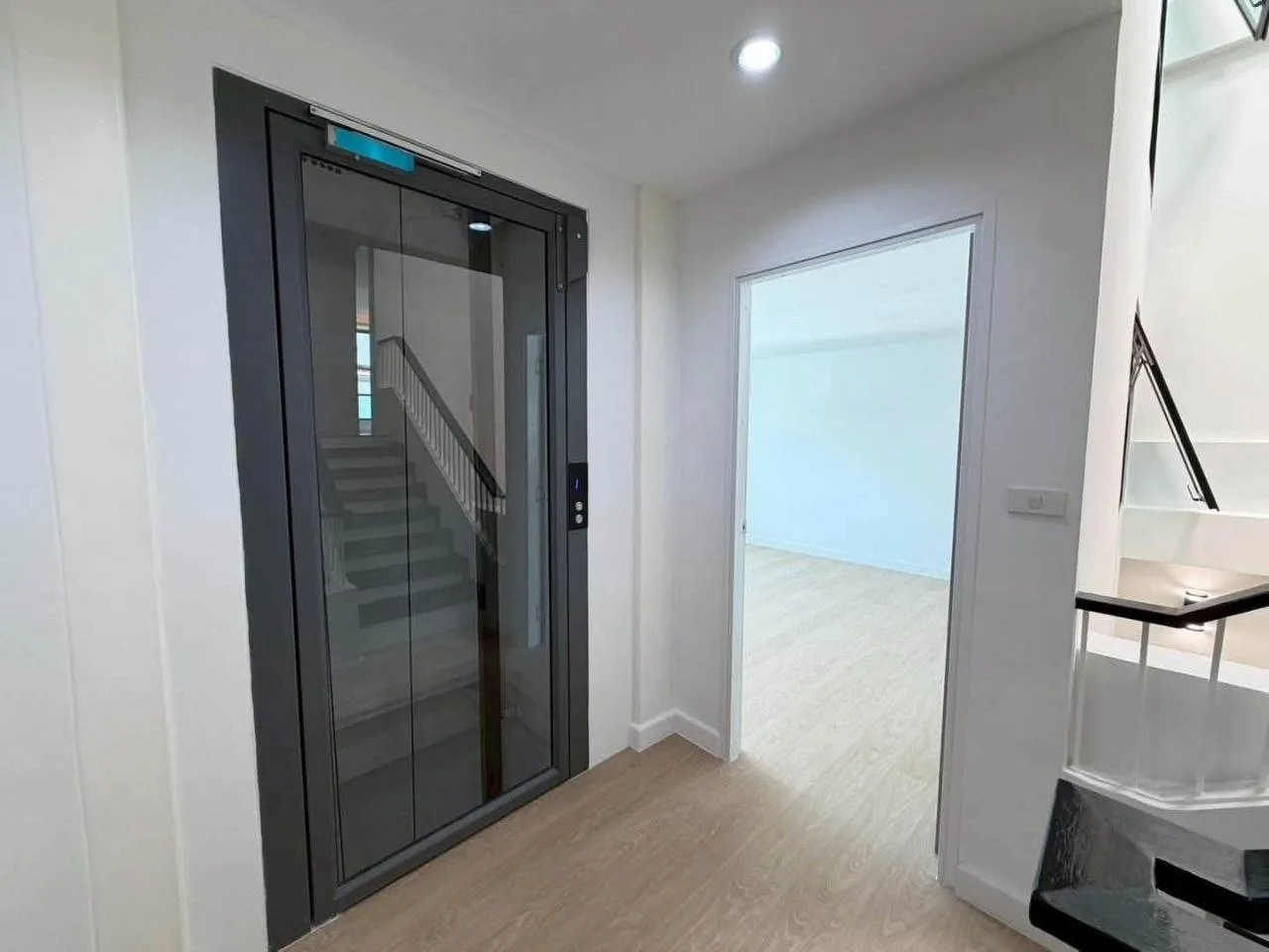 4 bedroom house for sale in Sukhumvit Bangkok - master bedroom interior