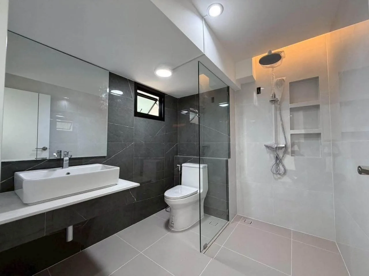 4 bedroom house for sale in Sukhumvit Bangkok - swimming pool and building amenities
