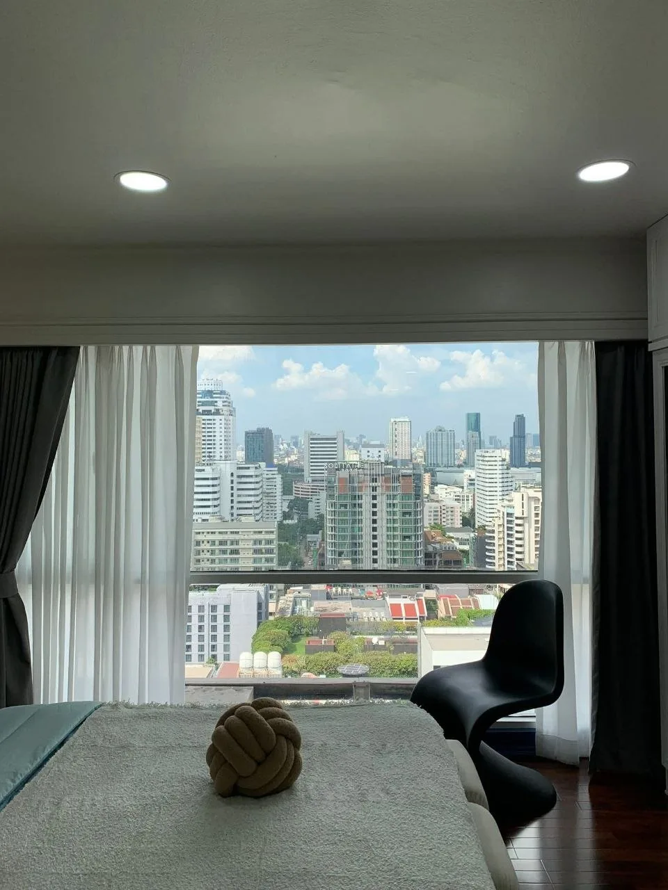 1 bedroom condo for rent in Sukhumvit Bangkok - bathroom and modern finishes