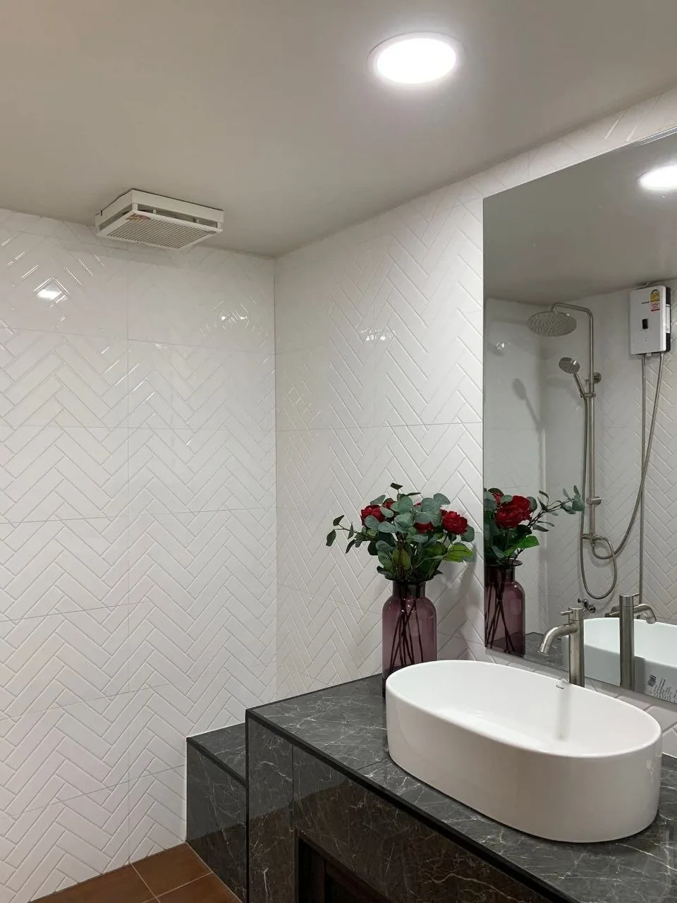 1 bedroom condo for rent in Sukhumvit Bangkok - kitchen and dining area