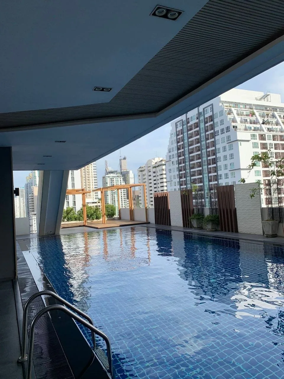 1 bedroom condo for rent in Sukhumvit Bangkok - bathroom and modern finishes
