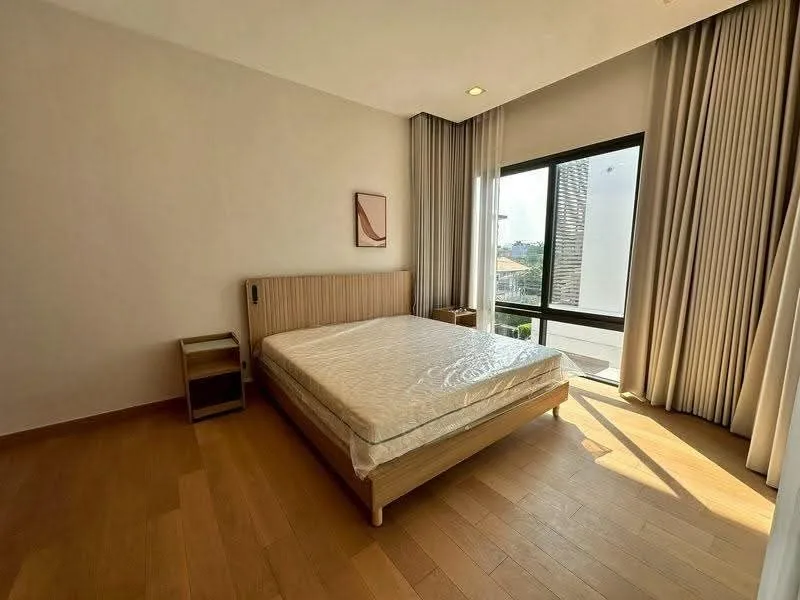 3 bedroom house for sale in Ekkamai Bangkok - bathroom and modern finishes