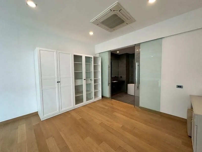 3 bedroom house for sale in Ekkamai Bangkok - balcony perspective