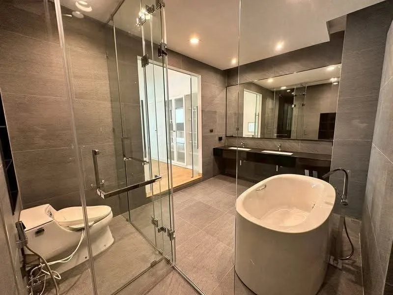 3 bedroom house for sale in Ekkamai Bangkok - balcony perspective