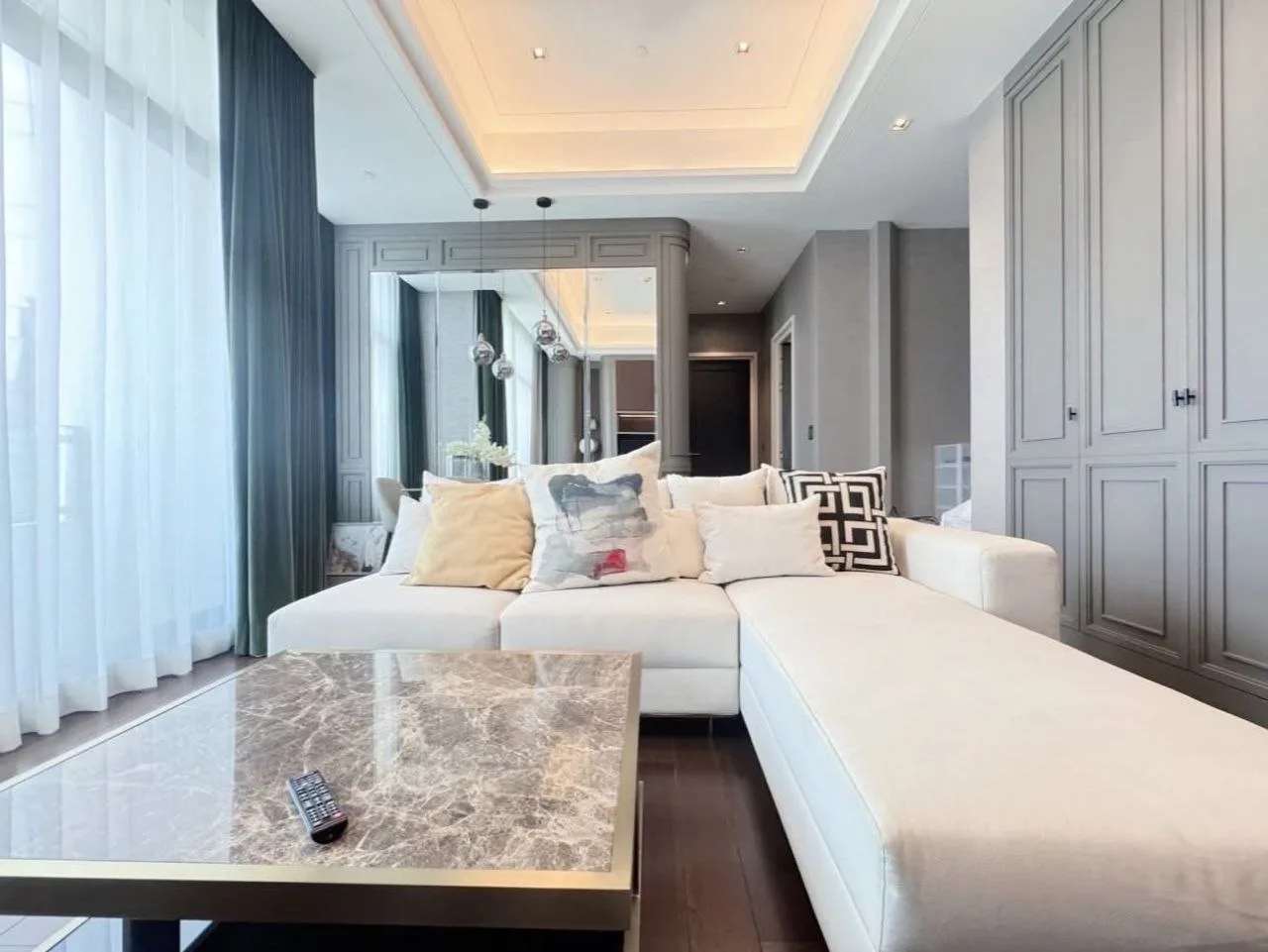 2 bedroom condo for rent in Sukhumvit Bangkok - living room view