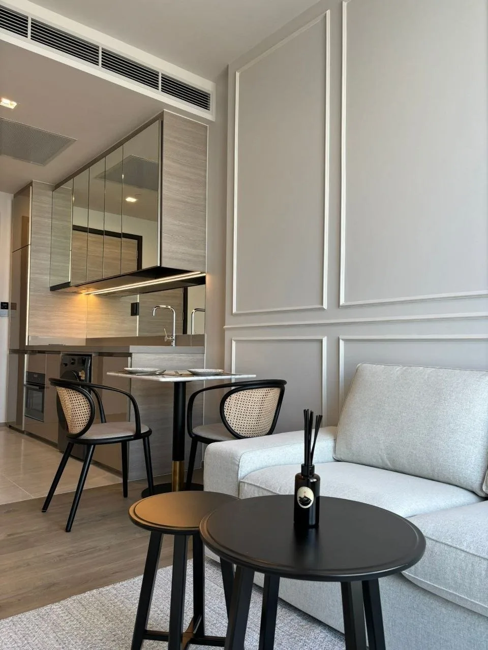 1 bedroom condo for rent in Chatuchak Bangkok - kitchen and dining area