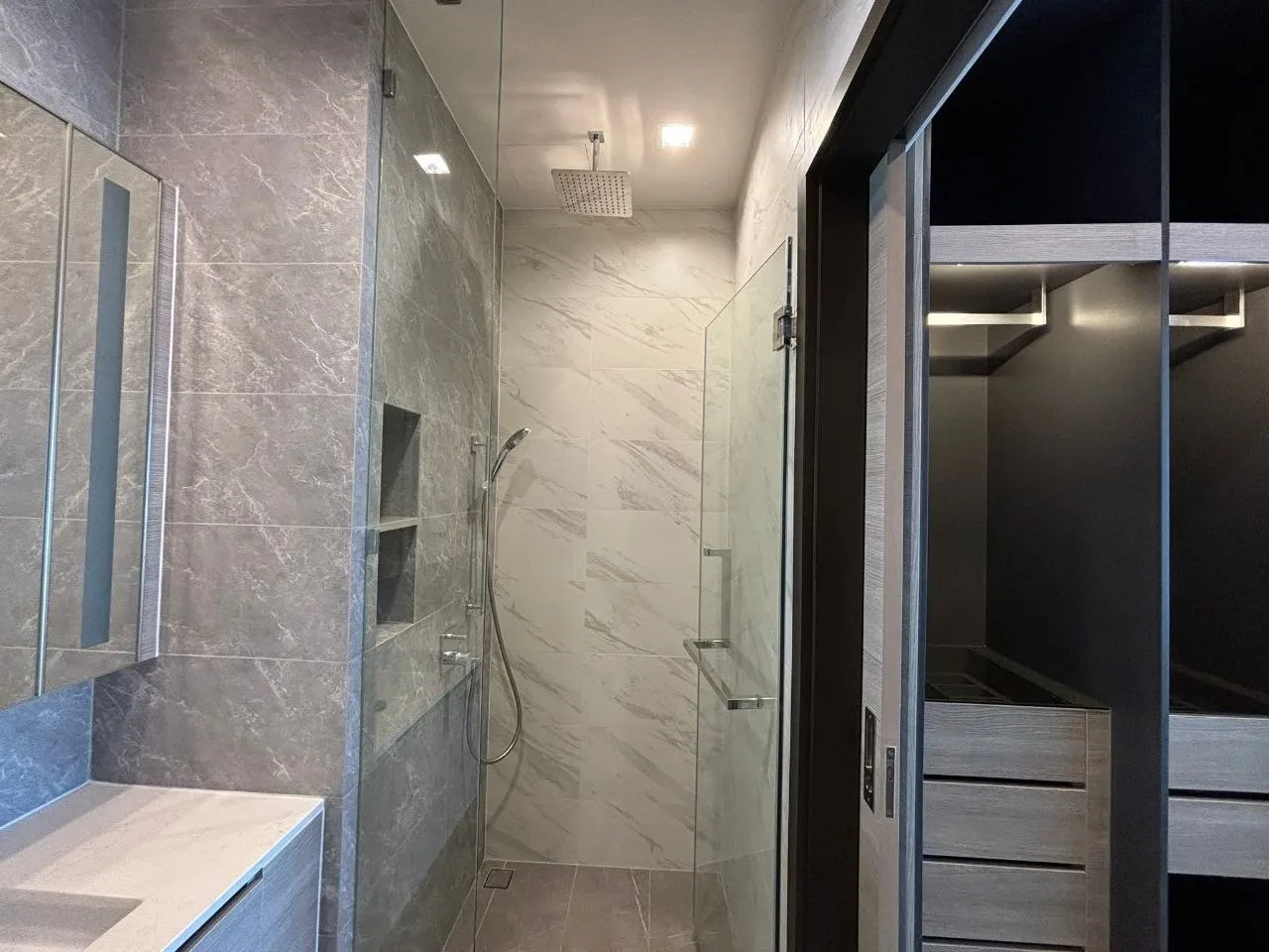 1 bedroom condo for rent in Chatuchak Bangkok - balcony perspective