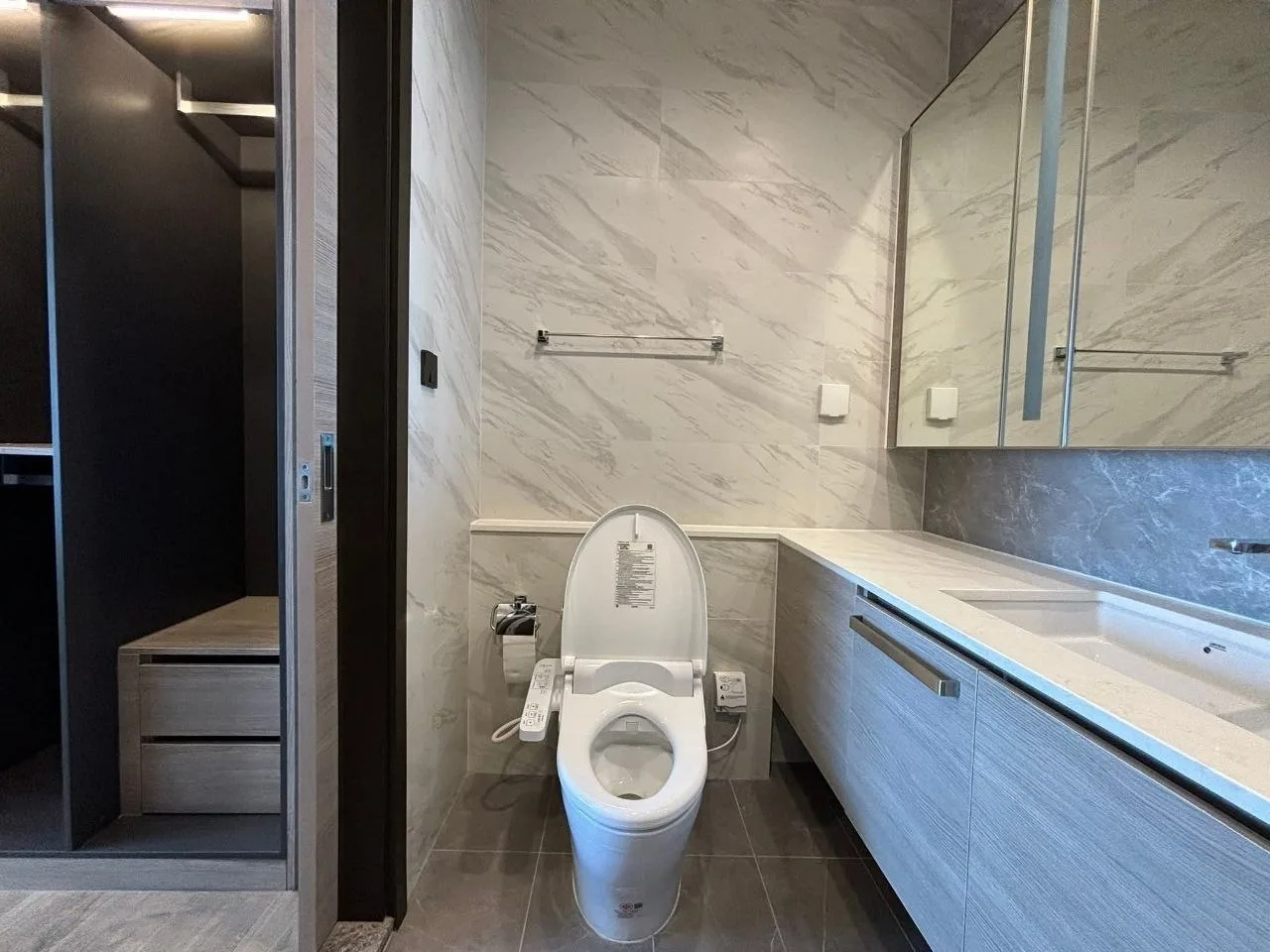 1 bedroom condo for rent in Chatuchak Bangkok - living room view